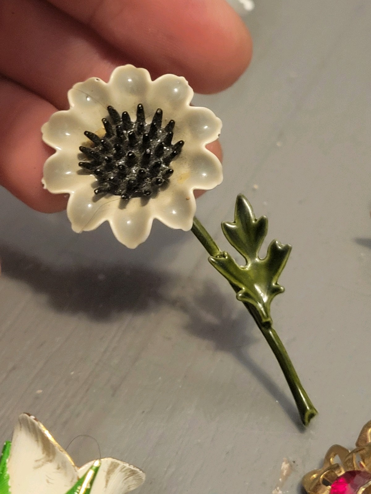 Vintage FLOWER POWER 11 ENAMEL/ METAL BROOCHES PINS And 7 Clip On Earring Pairs