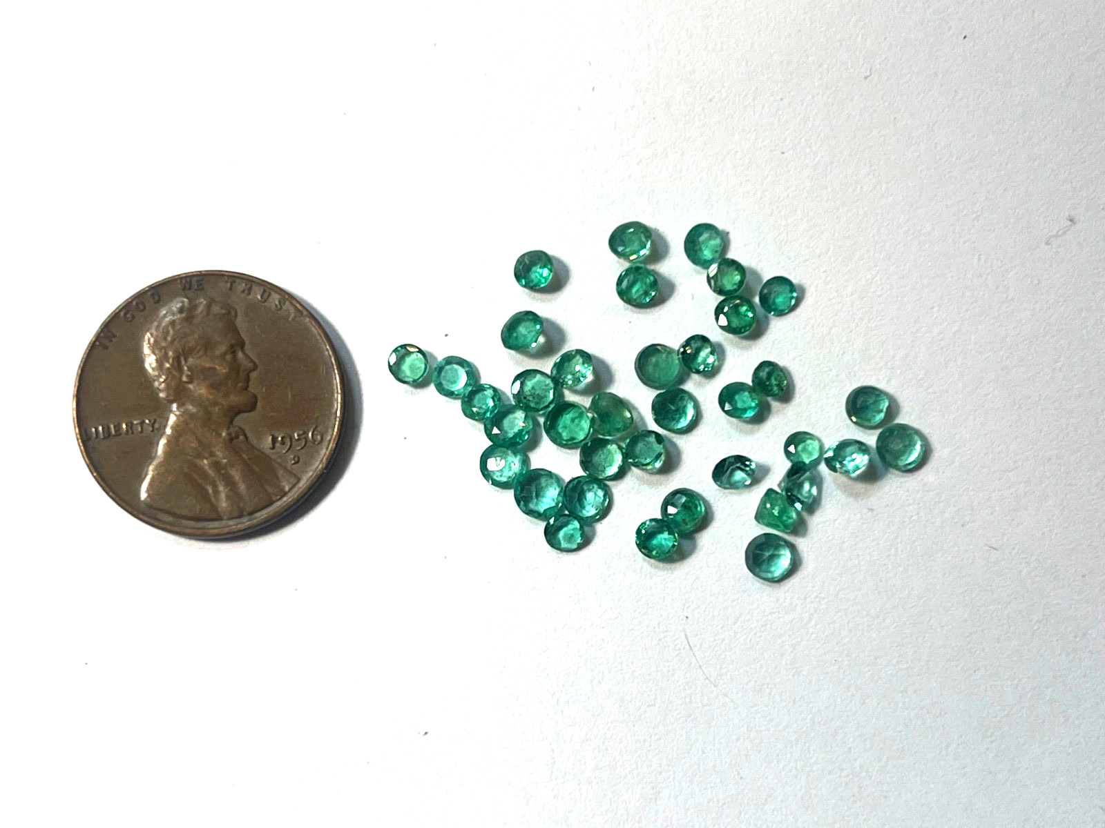 LOT 37PCS ROUND FACETED EMERALDS 2.5-3.4MM WEIGHING 3..80 CARATS BELOW WHOLESALE