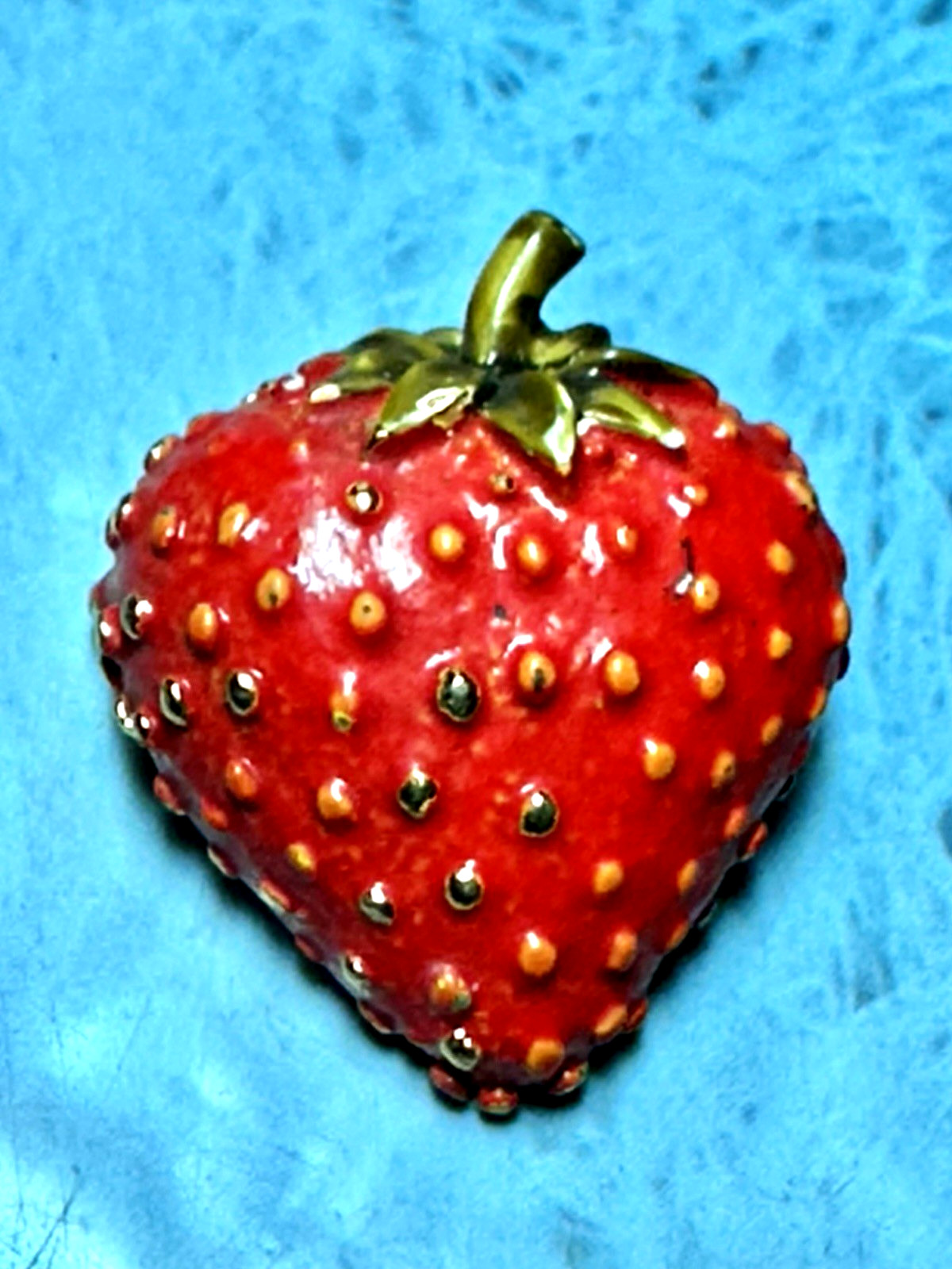Vintage Gold Tone Red & Green Enamel strawberry Brooch/Pin