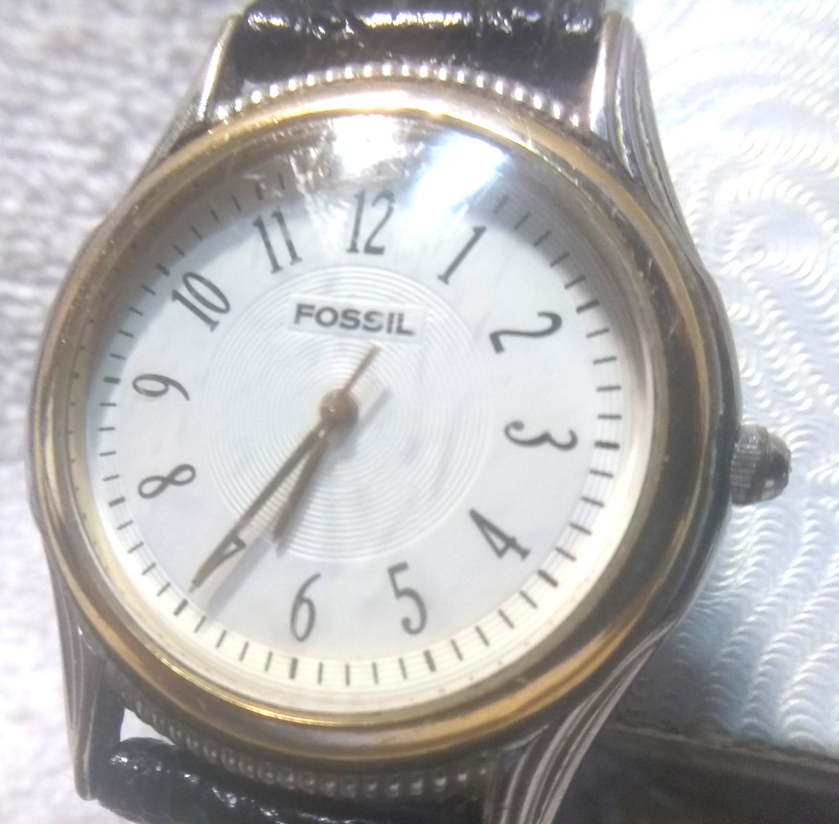 Fossil Authentic EC-8734 Quartz Watch White Dial Black Leather New Bat Works !!!