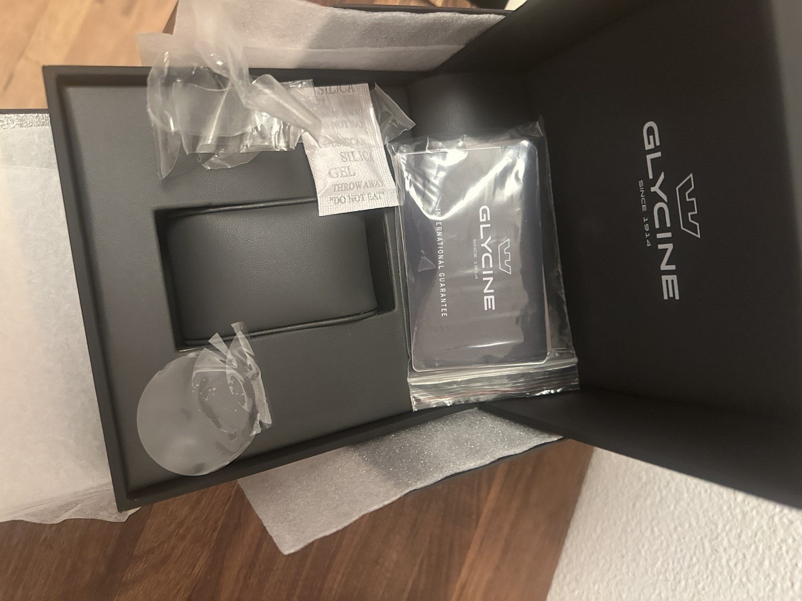 Glycine Combat Sub GL0388 watch w/ Box, Papers, xtra bracelet & coke bezel. MINT