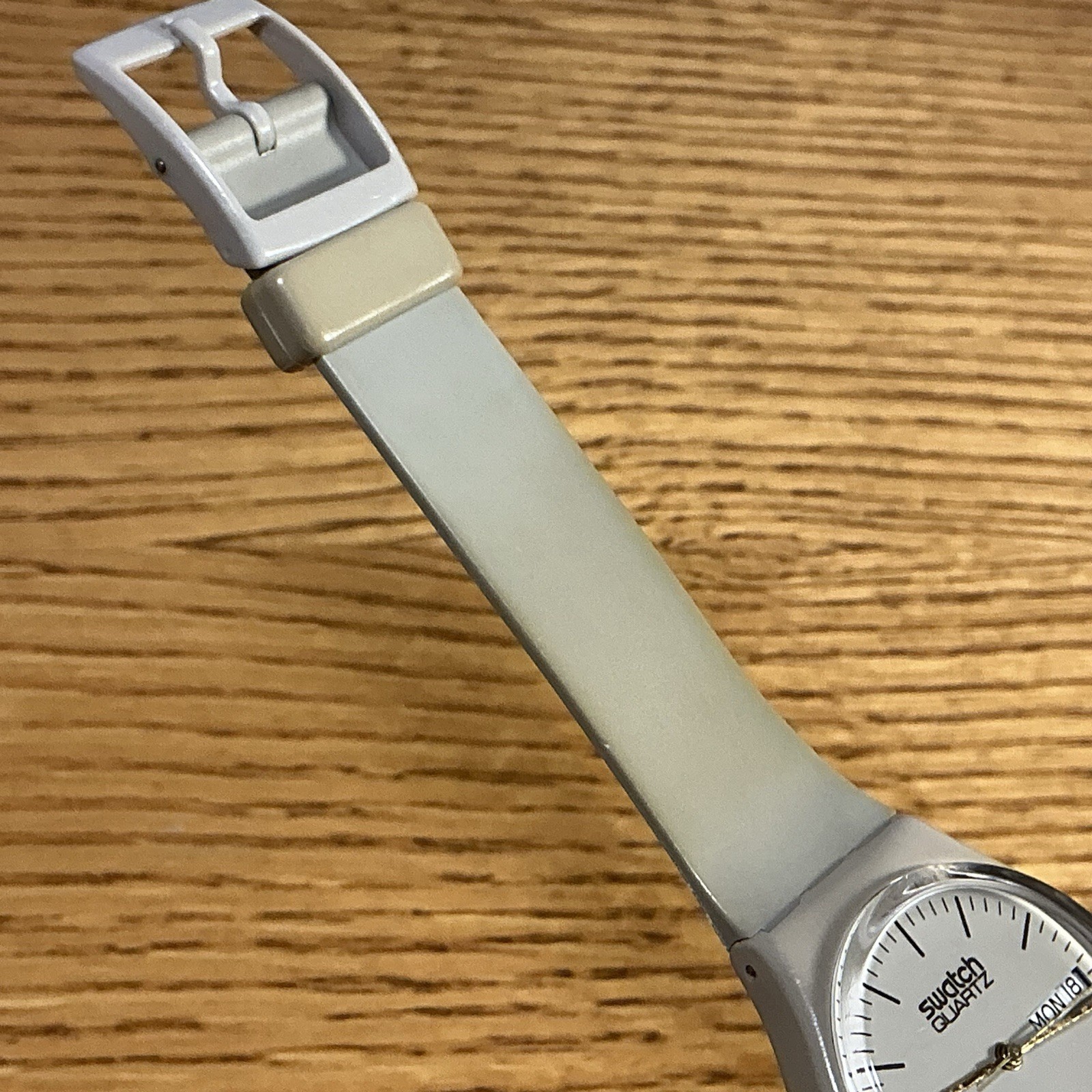 GT702 – 1983 – TAN – FIRST YEAR OF SWATCH – 34mm