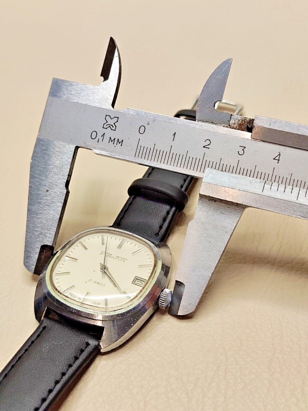Poljot 2614.2H men’s mechanical wristwatch 17 stones white dial date indicator