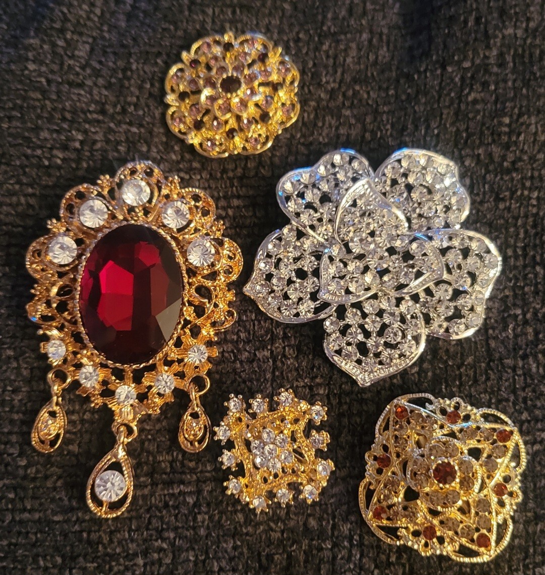 Beautiful All Occasion Rhinestone Flower Brooch Pin Lapel Lot CA USA E114