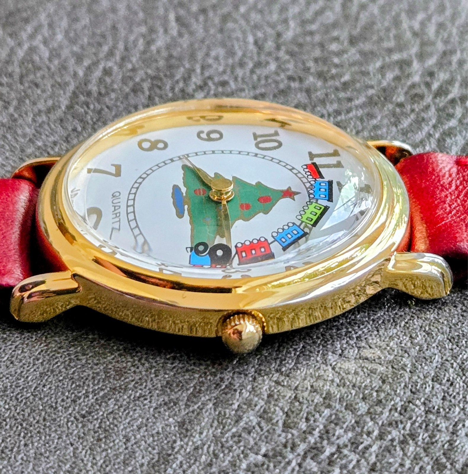 Vintage Christmas Moving Train Holiday Tree Watch Dial Gold Tone Quartz