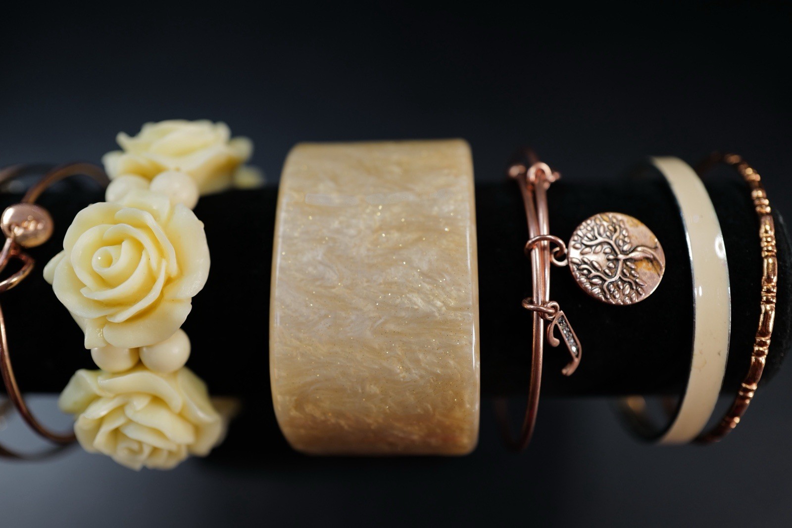 10 Pc Bracelet Rose Gold Tone, Cream White Floral Mix Styles Bangles K35