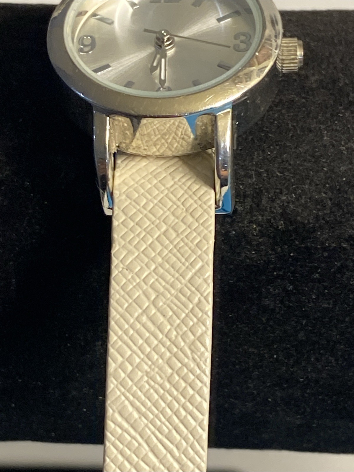 Accutime Watch Corp Women’s Silver Toned Watch New Battery