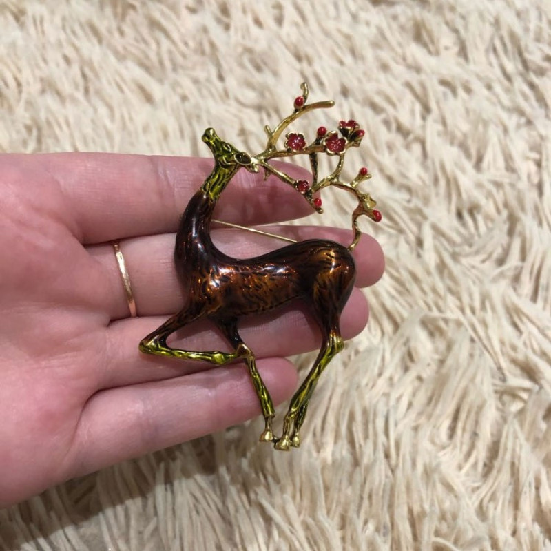 Christmas Deer Brooch Enamel Reindeer Cute Beautiful Animal Pin Jewelry Pins