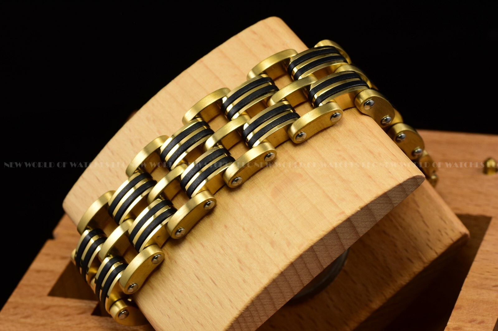Invicta Elements Men’s 227mm Collection Gold-Black Bracelet