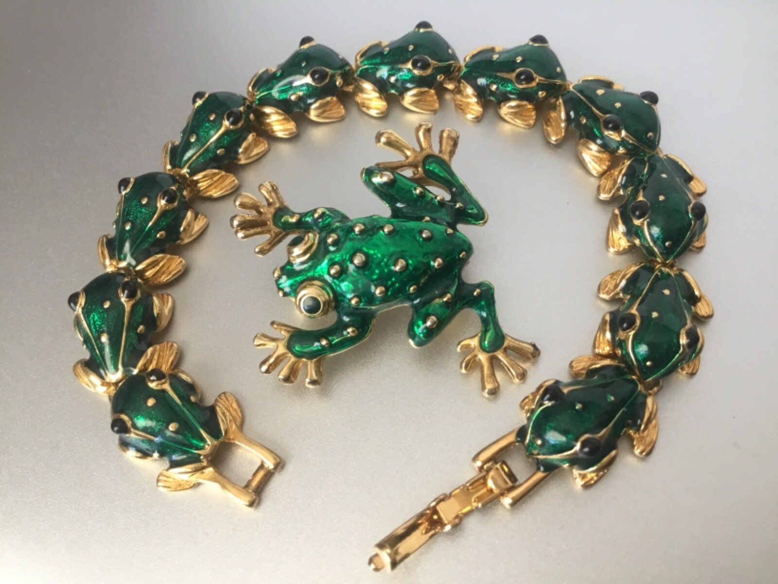 Frog Bracelet & Pin Set Gold Tone Emerald Green Enamel Fold Over Clasp