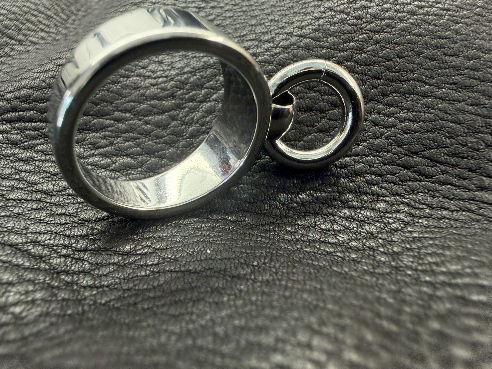 QUATTROFORT Industrial Cyber Gothic O Ring Swivel Shackle Ring Steel Band 7