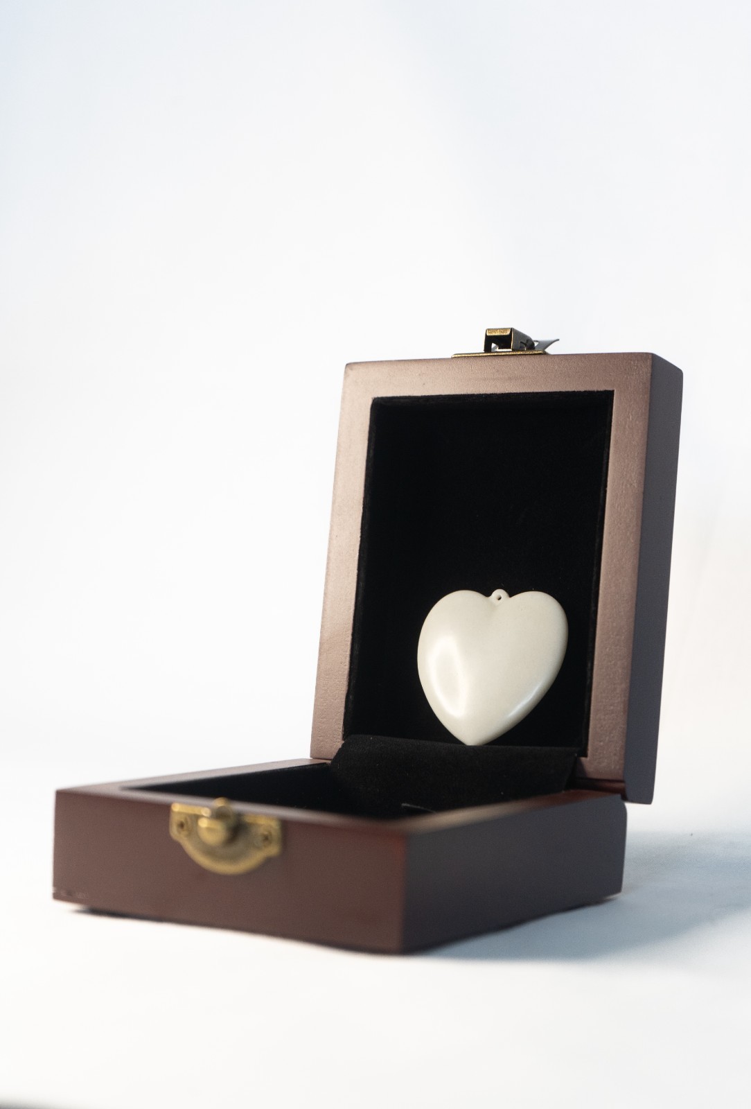 Beautiful Jade Artefact – with Golden Era’s Guarantee of Authenticity.