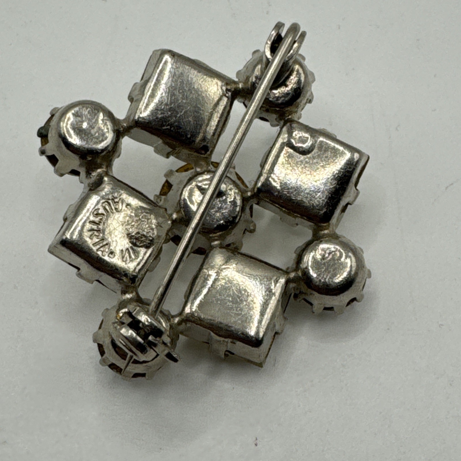Vintage Elegant Clear Crystals Rhinestones Prong Brooch Silver Tone 1.25”x1.25”
