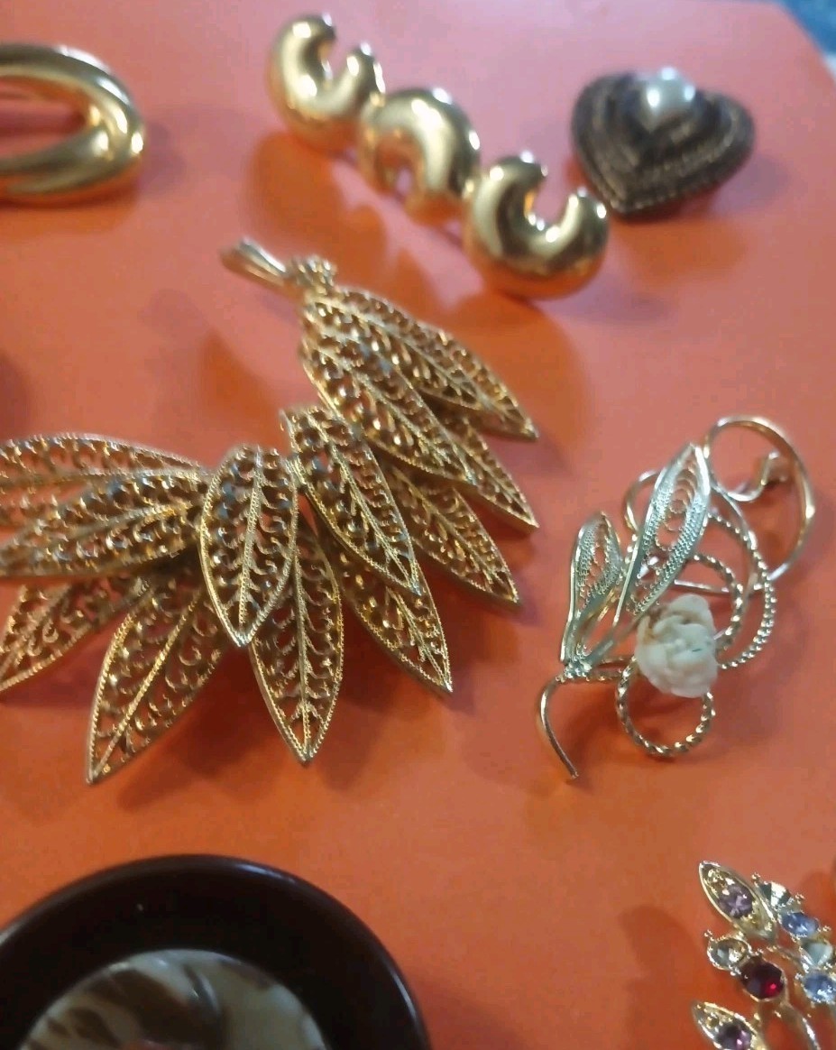 Vintage Brooch Pin Lot 14 Unique Variety Costume Jewelry As Pictured