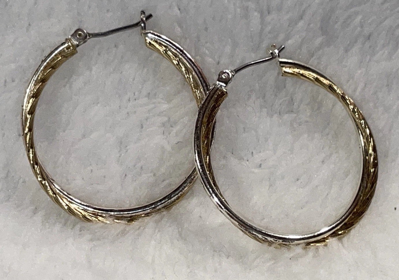 VTG Hoop Earrings Two Tone – 1OK Yellow Gold & Sterling Diamond Cut Twisted