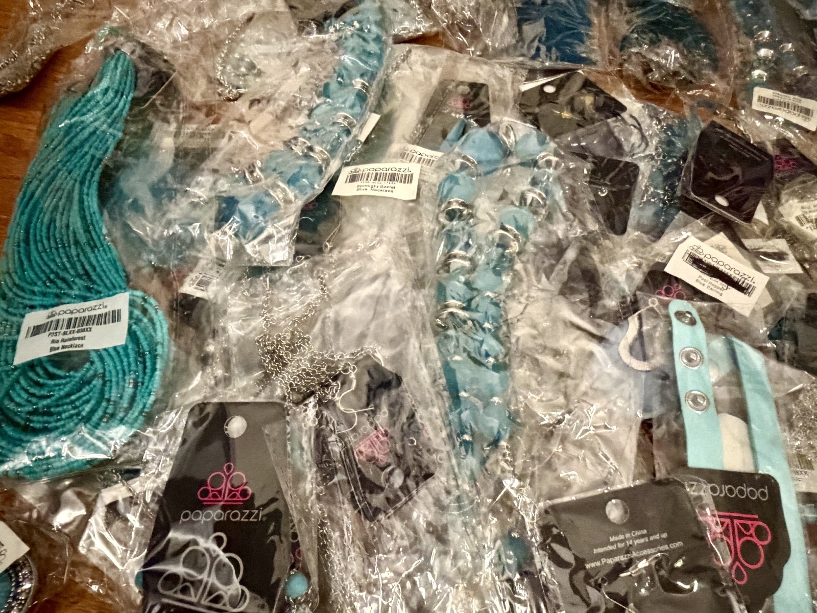 Paparazzi Jewelry lot bulk of 120 pieces (50 cents per piece)