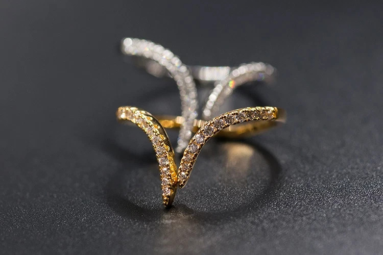 18k Gold Plated Simulated Diamond Small V Ring Gorgeous Women Fashion Jewelry