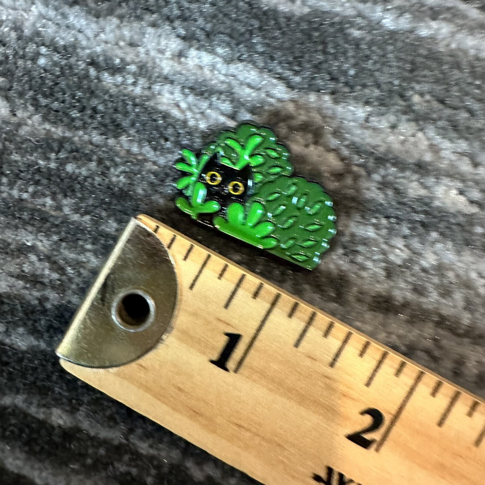Cat Enamel Pin Black Cat Hiding Plant Brooch Lapel Badge Jewelry Cute Kitten New