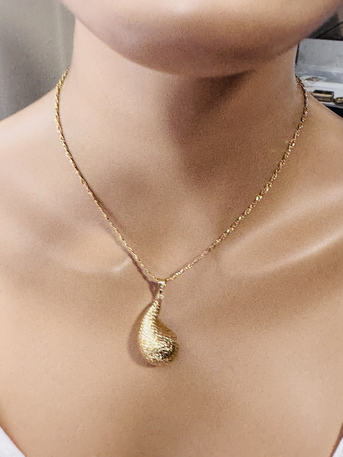 New 18K 750 Gold Women’s Teardrop Set Necklace 16”/16.5” long 7.83g 3mm Choker