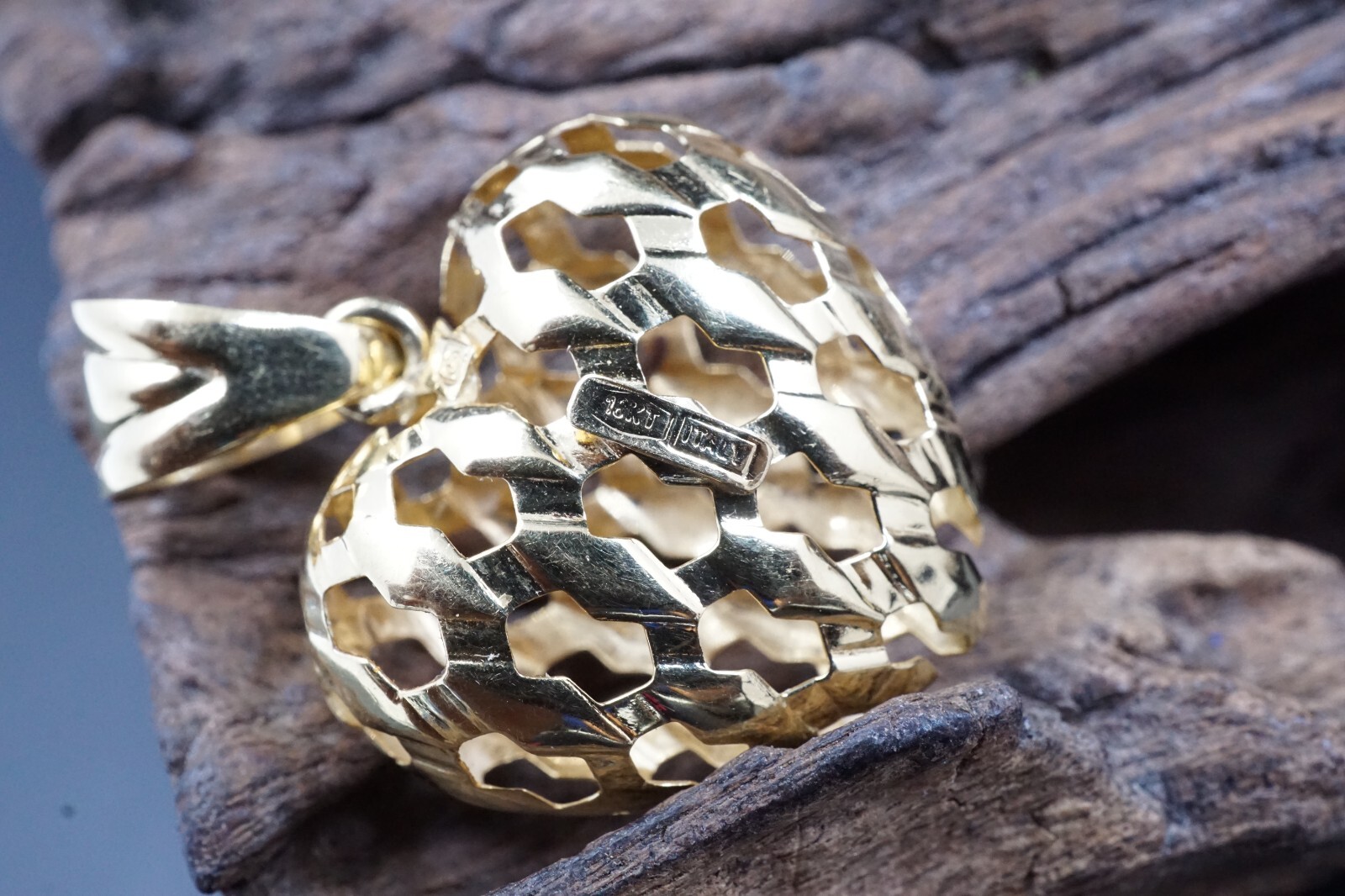 SIGNED 18K Yellow Gold HEART FILIGREE PUFFED Vintage Pendant 2.71g 1.2” L