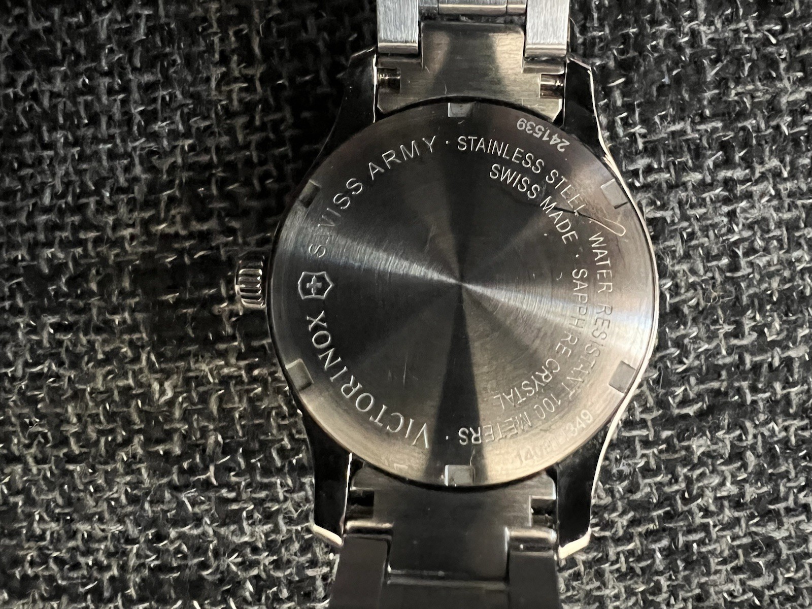 Victorinox Swiss Army Swiss Made Sapphire Crystal 100m White Dial Date 34mm
