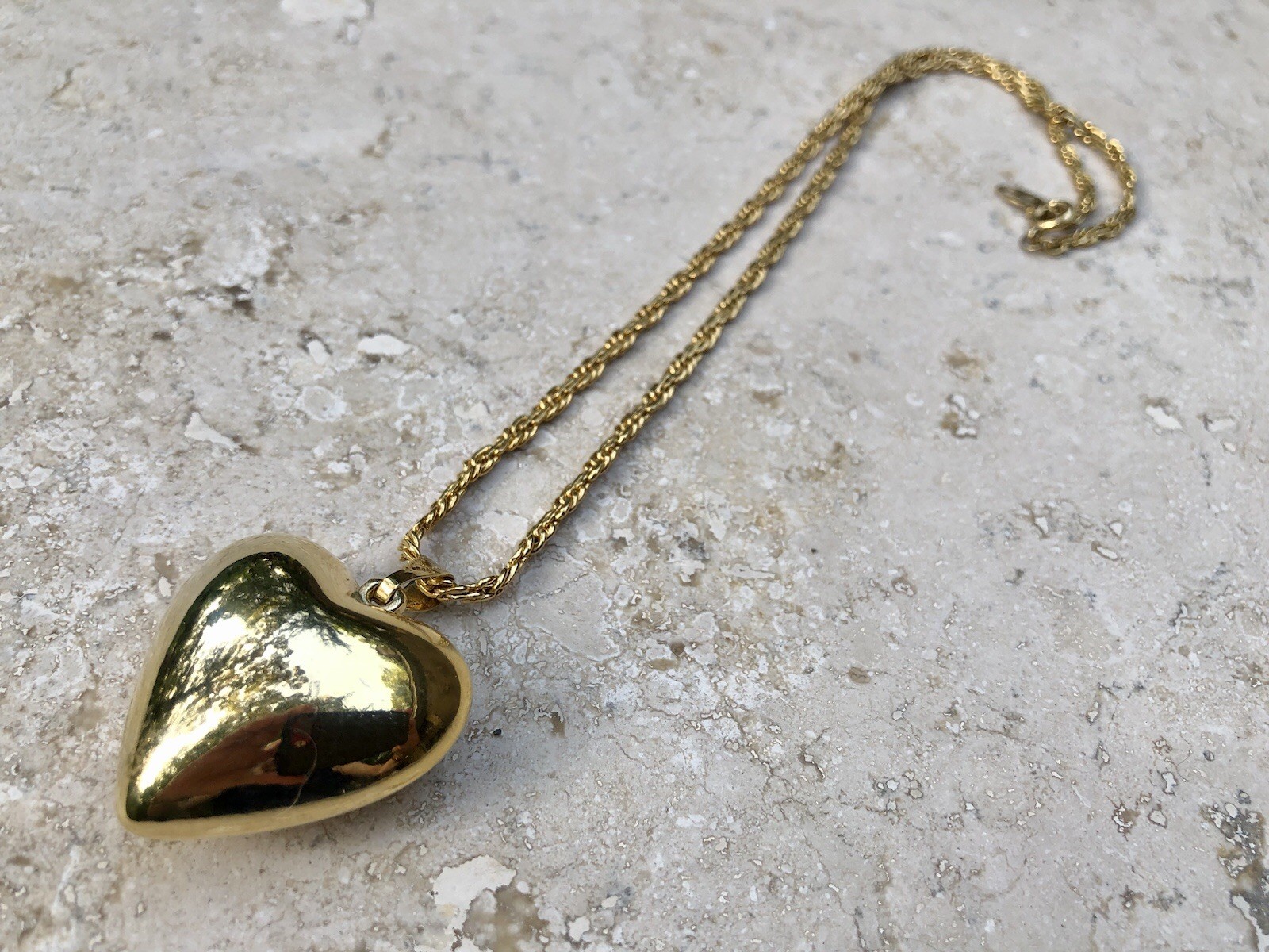 ✨💛VINTAGE Signed TRIFARI Gold Tone PUFFED HEART Pendant NECKLACE 17+” | Estate