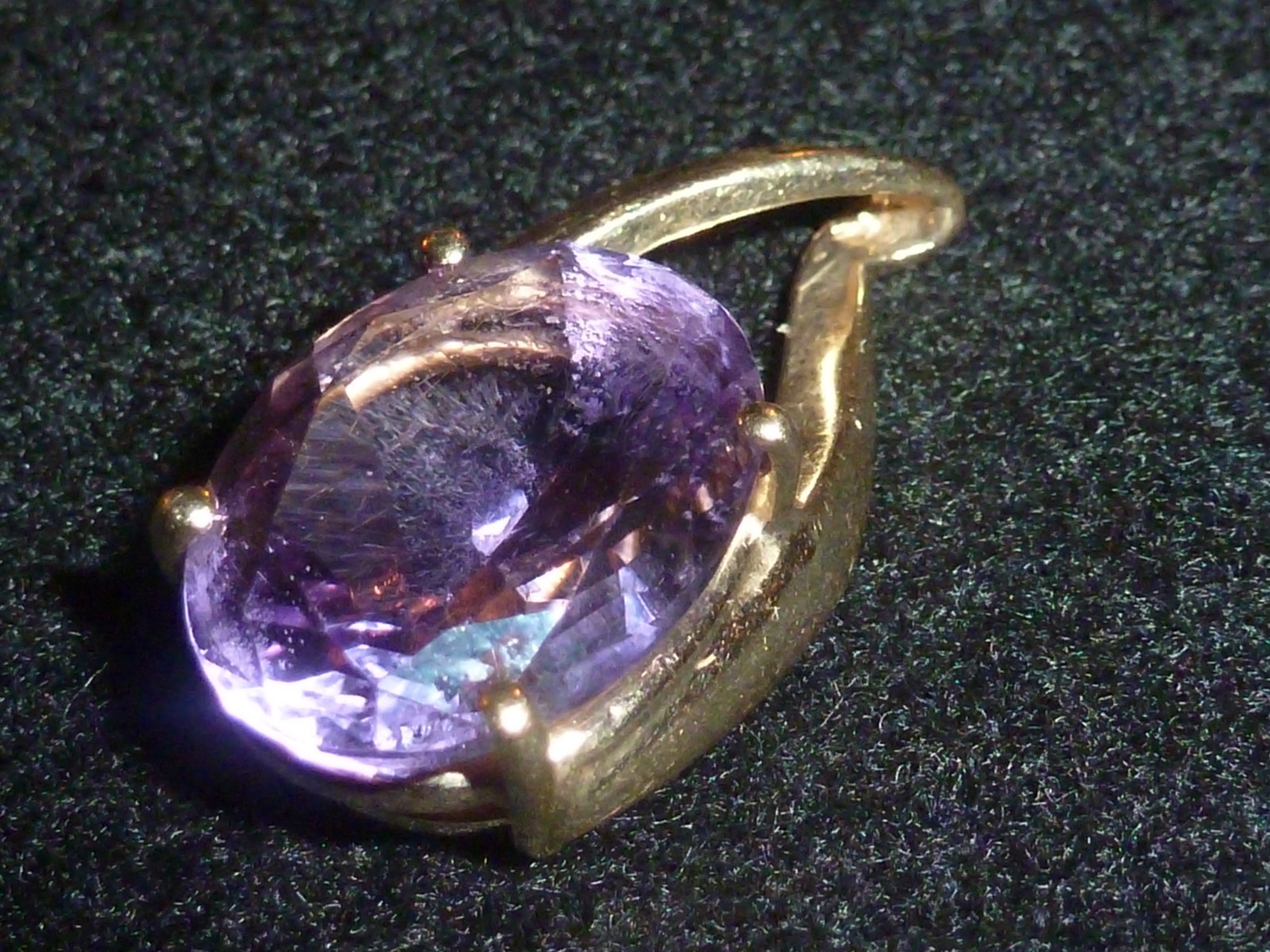 10K SOLID YELLOW GOLD “CLYDE DUNEIER” OVAL-CUT AMETHYST PENDANT – 4.40 GRAMS