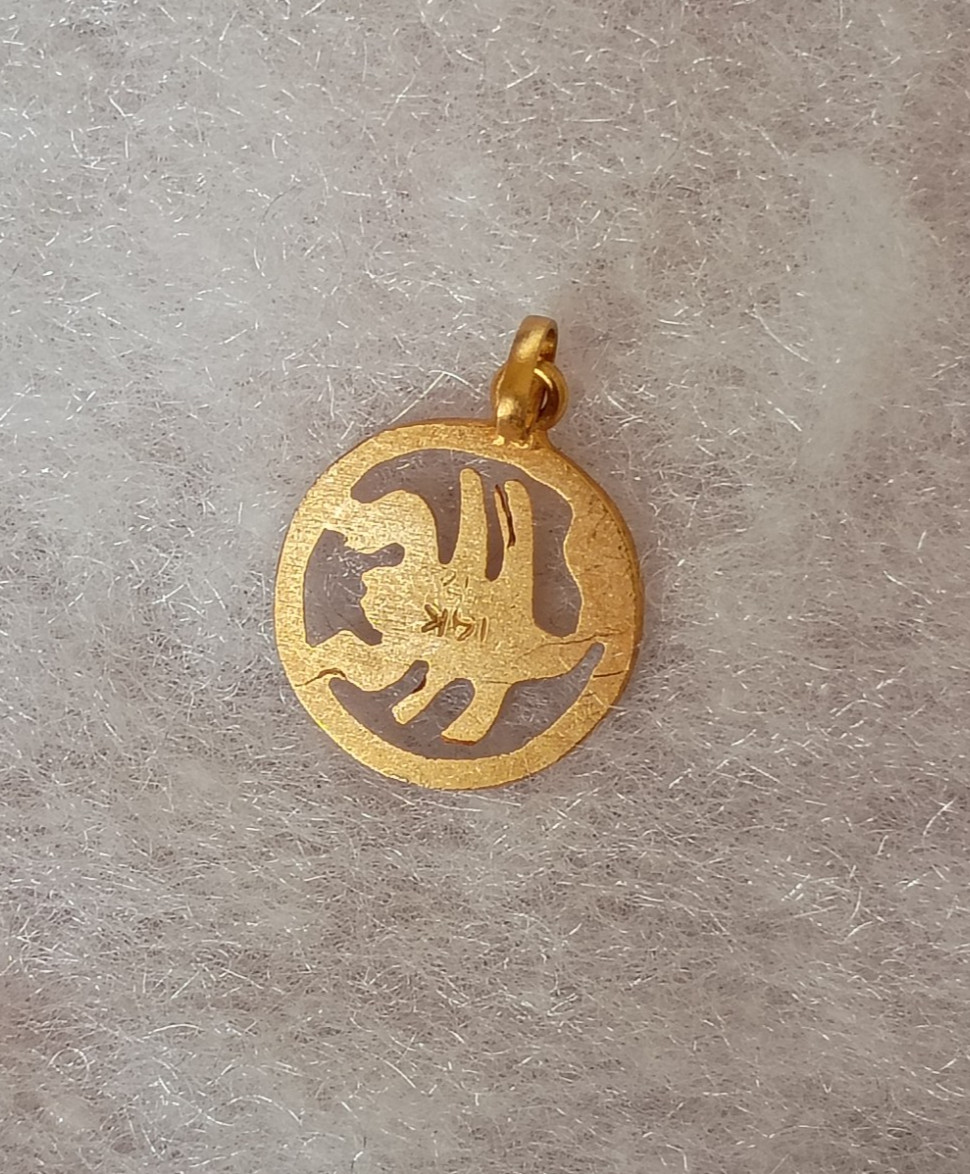 Vintage 14K Gold Scorpio Zodiac Pendant Charm 1.39g Diamond Cut 1/2″ Round