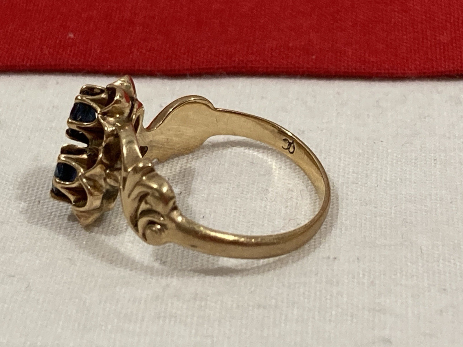 Vintage QC 10k Solid Yellow Gold Blue Sapphire Stone Belcher Band Ring SIZE 4.75