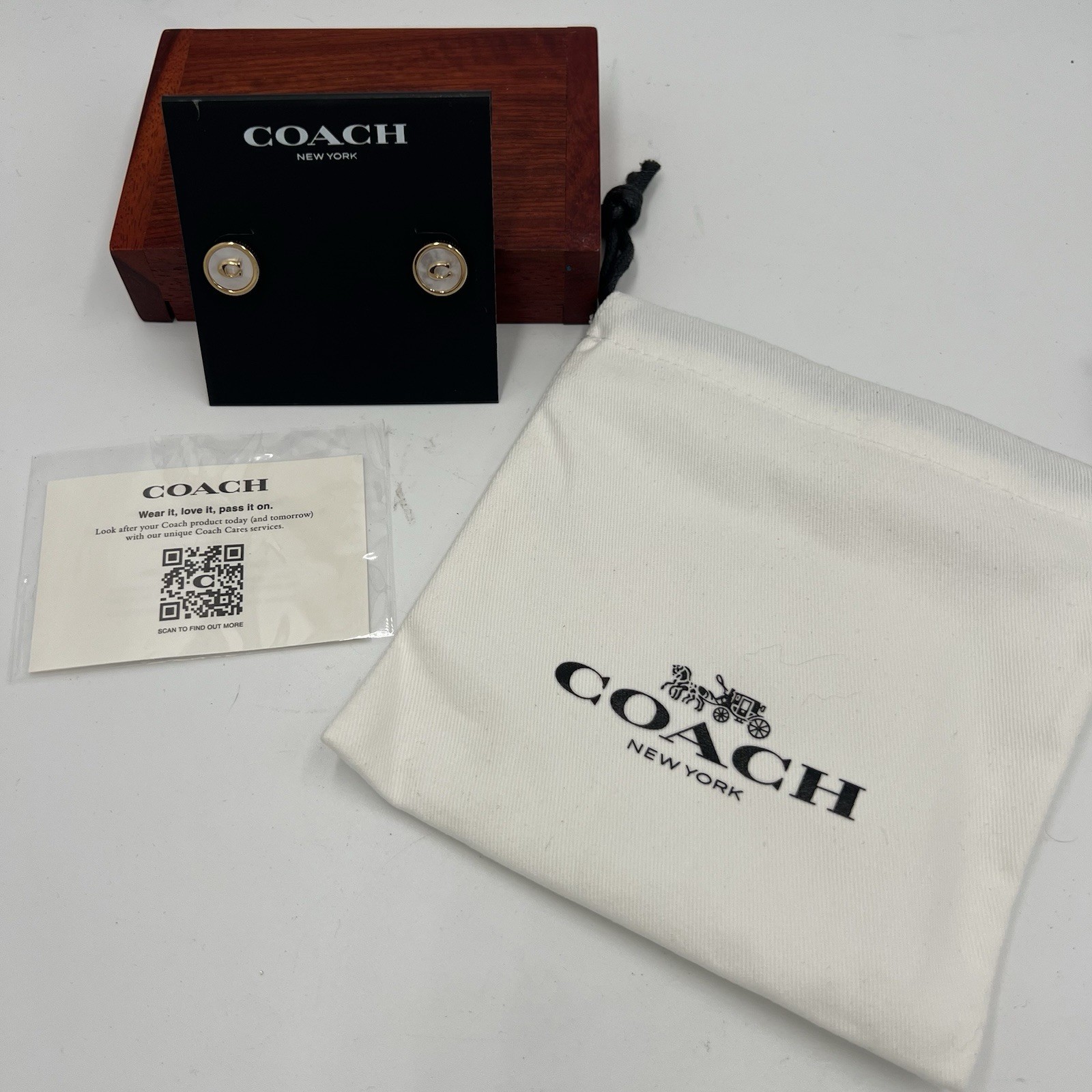 COACH STUD EARRINGS GOLD TONE Mother Of Pearl 0.4” NEW YORK SIGNATURE LOGO GIFT