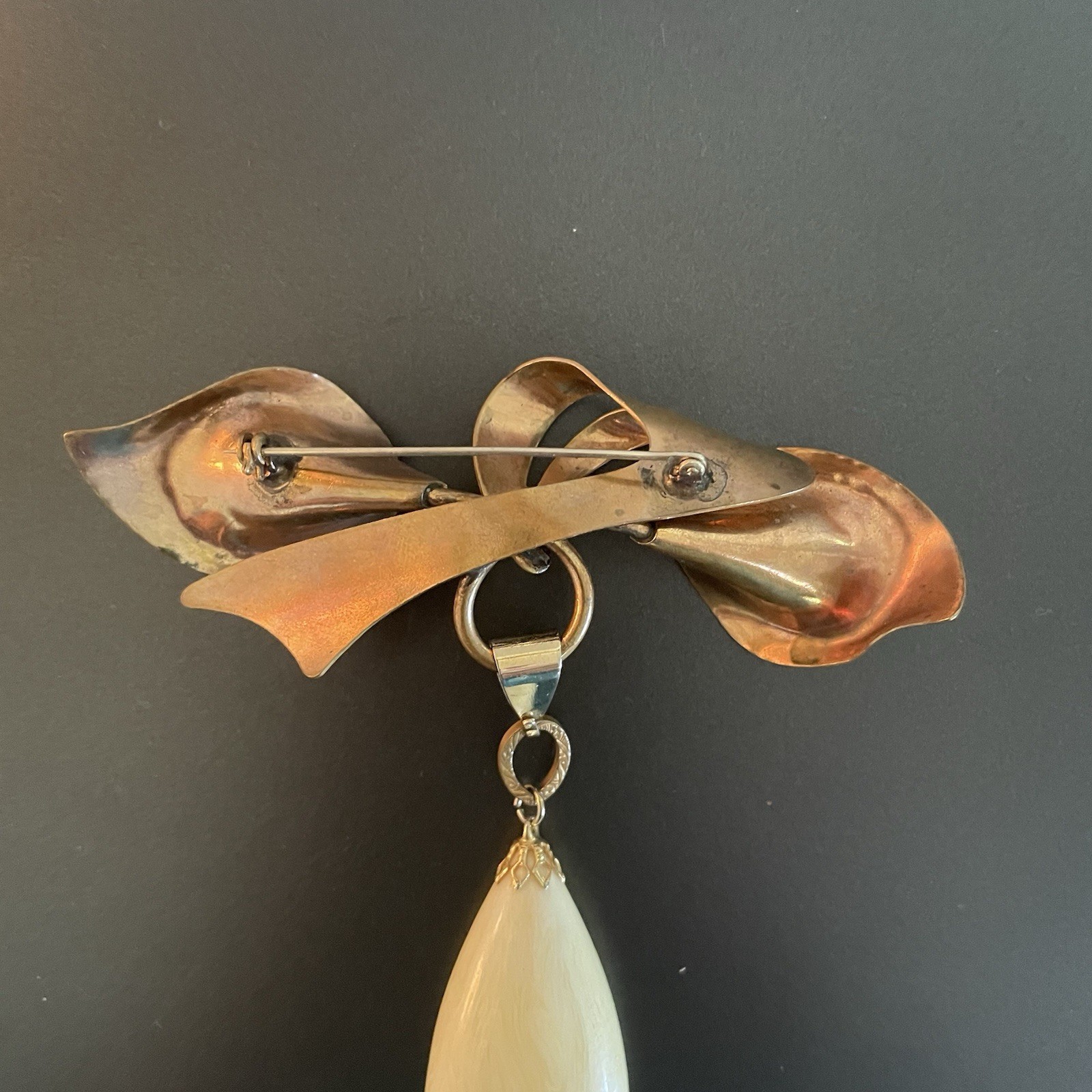 Vintage Bow Pin Brooch With Peacock Teardrop Pendent 1960 – 1970s