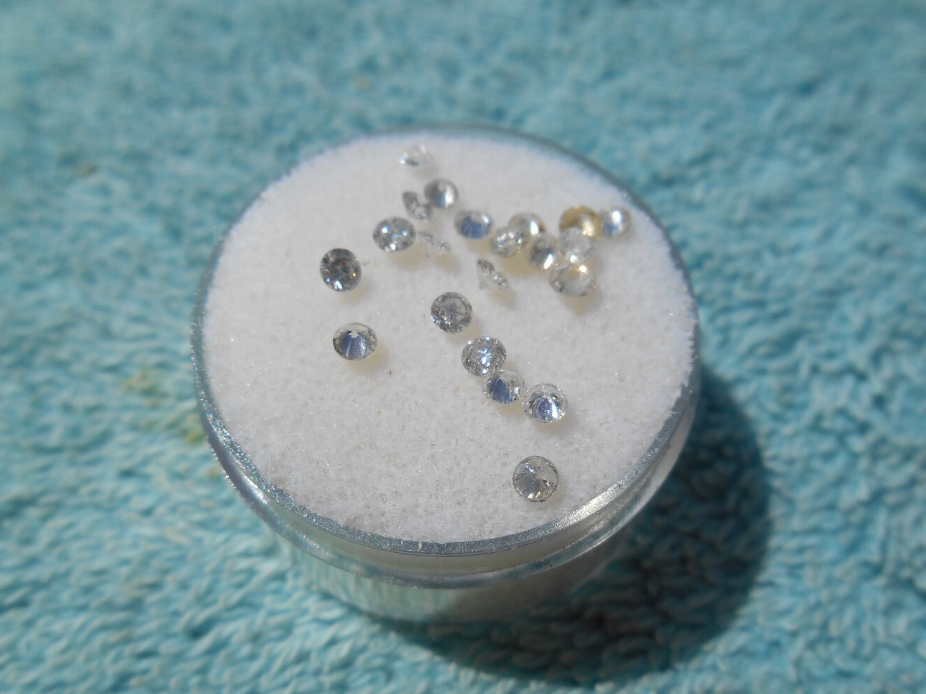 ONE LOOSE 5 to 7/100ths CARAT 5 to 7 POINT 2 to 2.5mm. ROUND GENUINE DIAMOND.