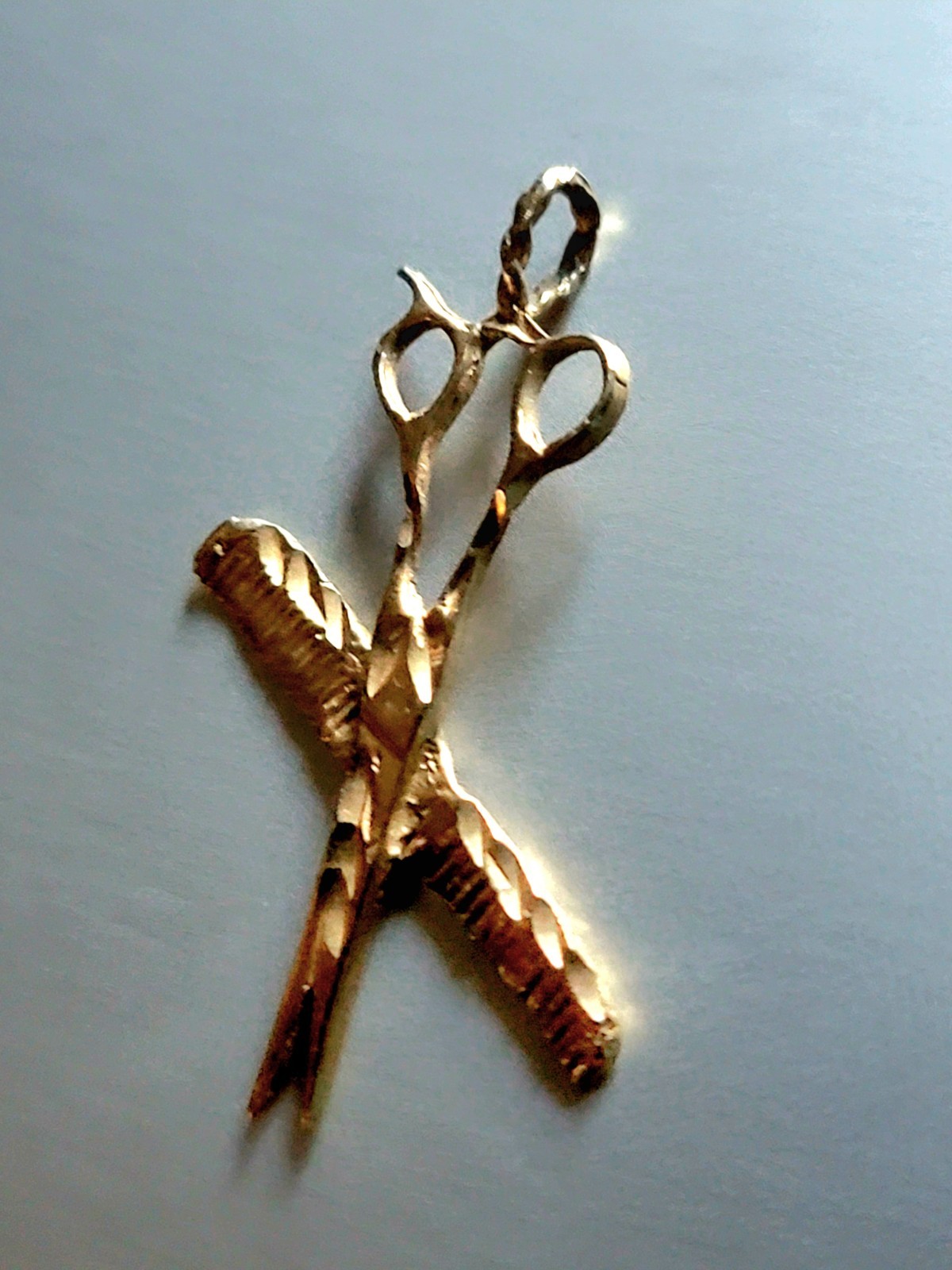 80s Vintage Barber’s Scissors & Comb Hairdressing Charm 2 grams 14k Gold