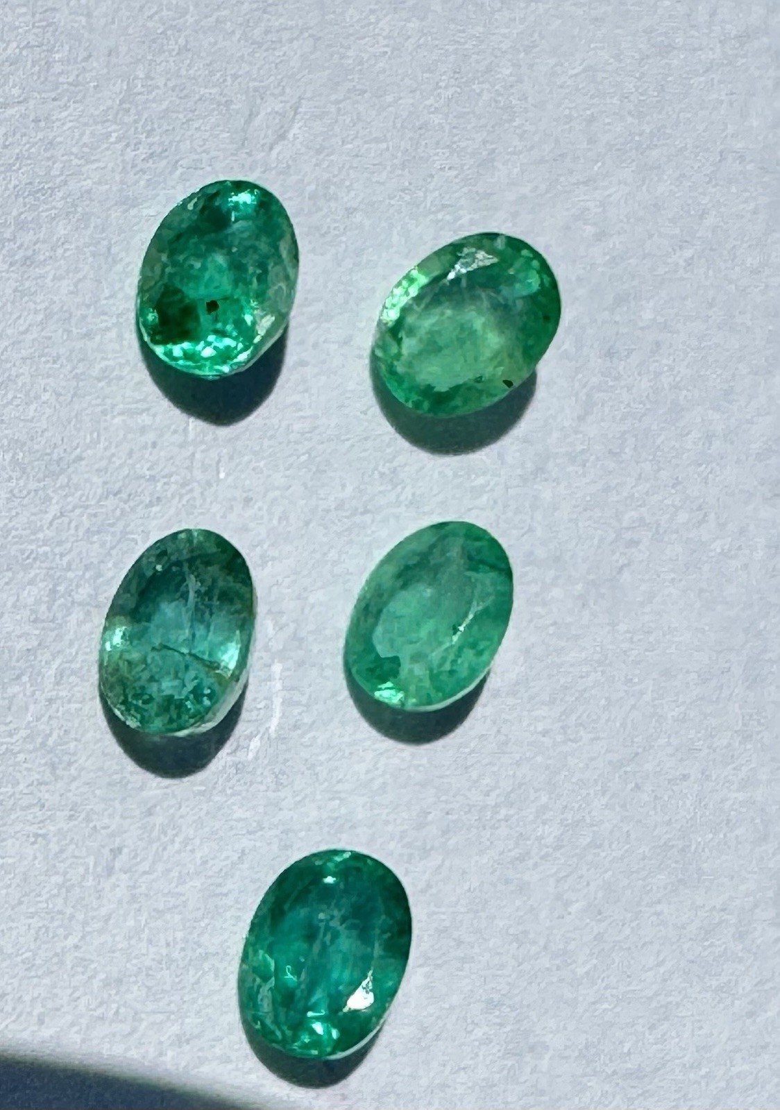 Natural 5 Beautiful Green Emeralds natural 1.06 CTs 4.2by3.2mm Oval