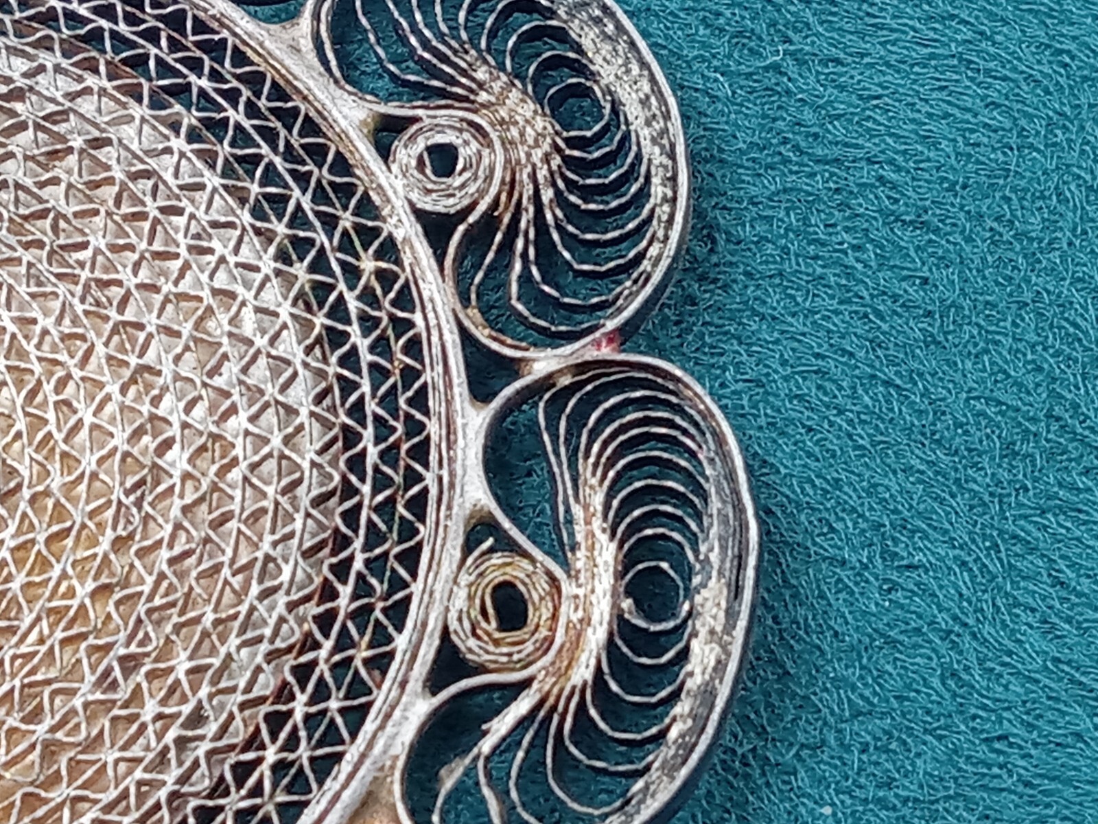 AMAZING OLD Sterling Silver Filigree Taj Mahal Enamel Pendant: 2.5″ Diameter