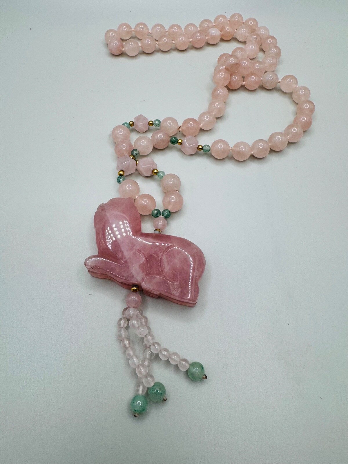 VINTAGE BEADED CHINESE JADE ROSE QUARTZ CARVED CAT NECKLACE 28″