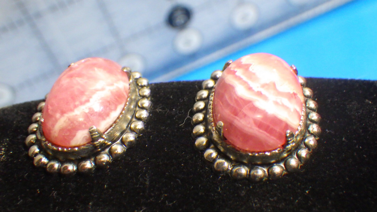 vintage vivid old Rhodochrosite sterling silver screw back earrings maker JJJ co