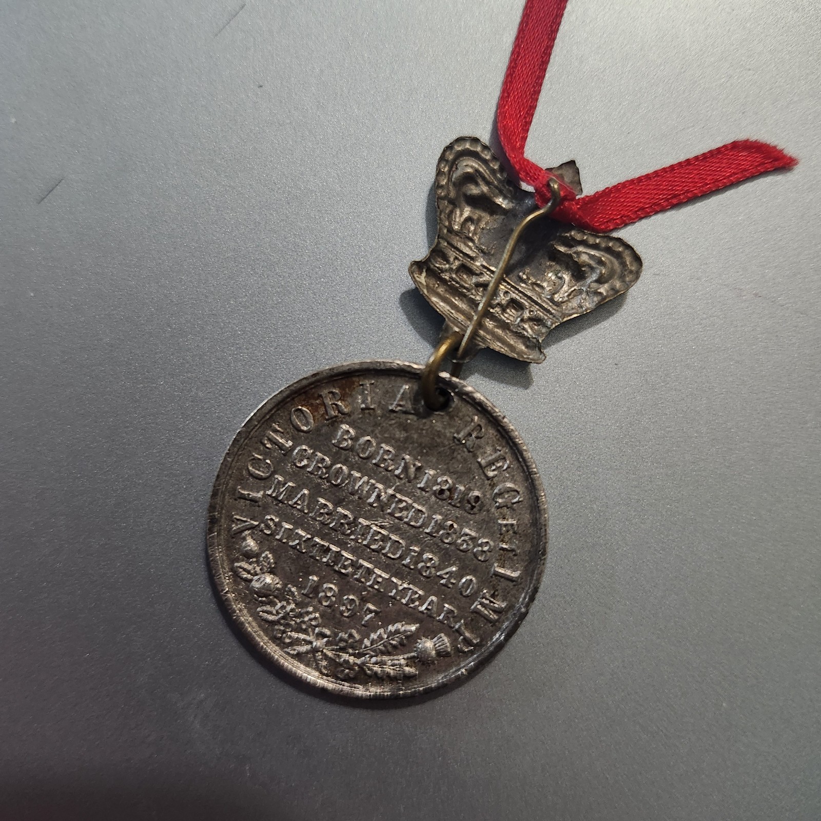 1837-1897 Queen Victoria Diamond Jubilee commemorative medallion crown pin