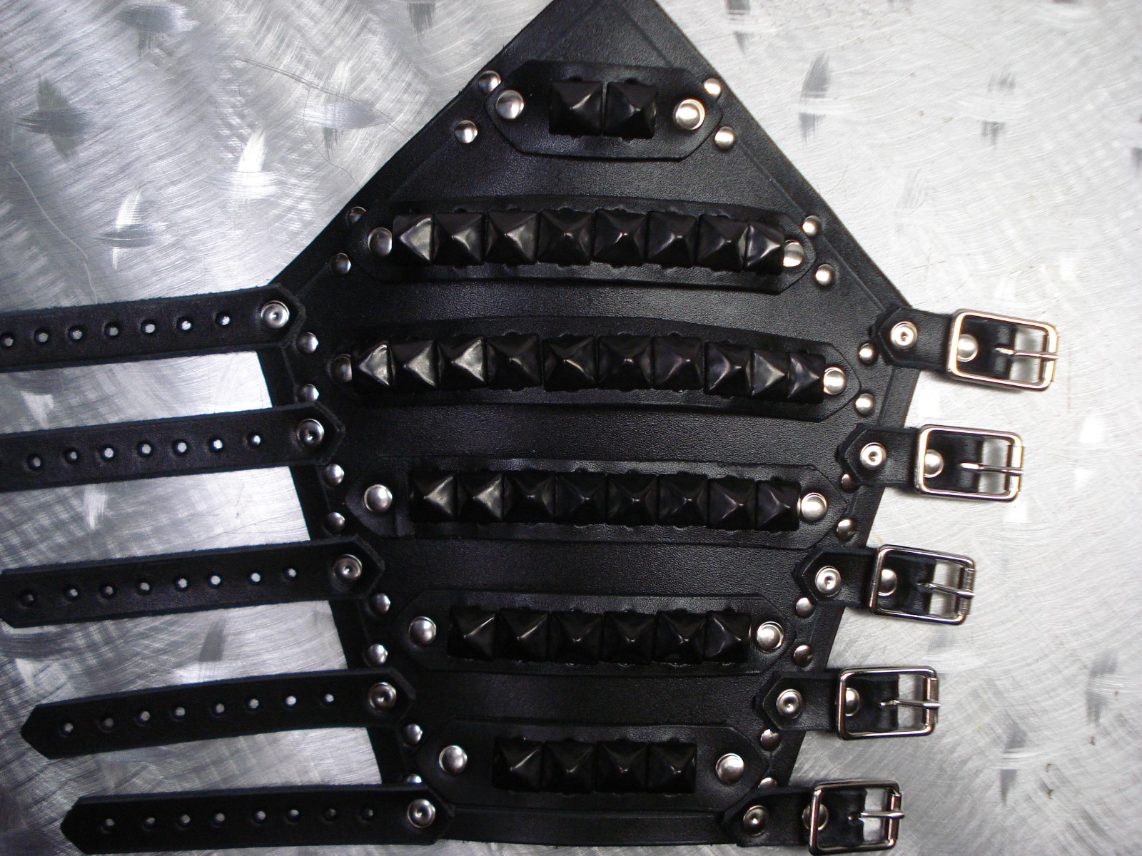 AMON AMARTH.. LEATHER STRAPPED VIKING GAUNTLET.. (MDLG0049)