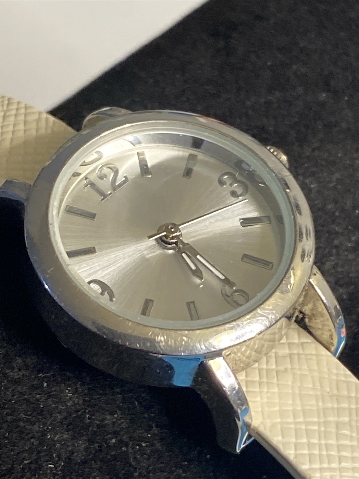 Accutime Watch Corp Women’s Silver Toned Watch New Battery