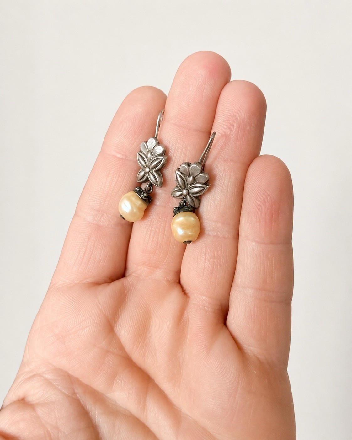 Vintage 925 Sterling Silver Floral Peach Freshwater Pearl Dangle Earrings