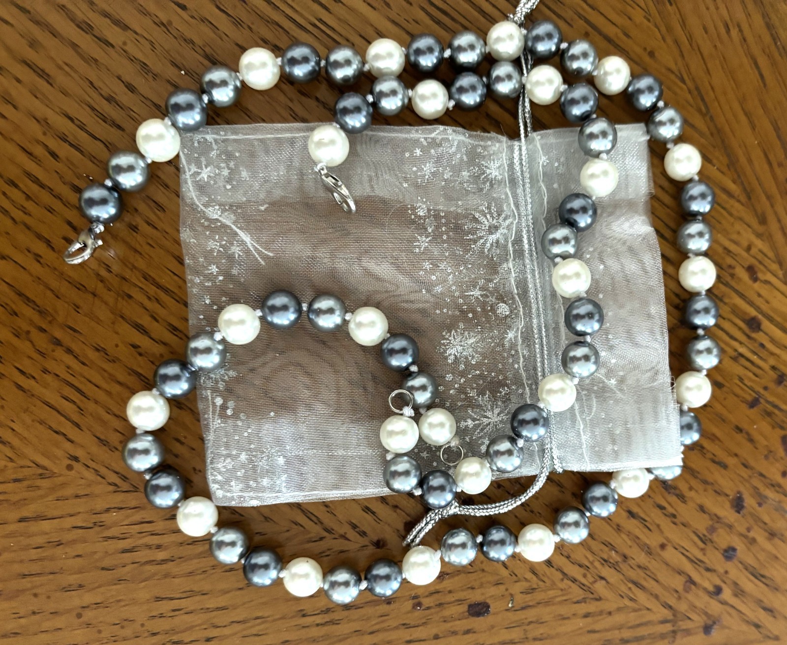 Brand new 18″ sea shell peral necklace+ bracelet gray and off white color set