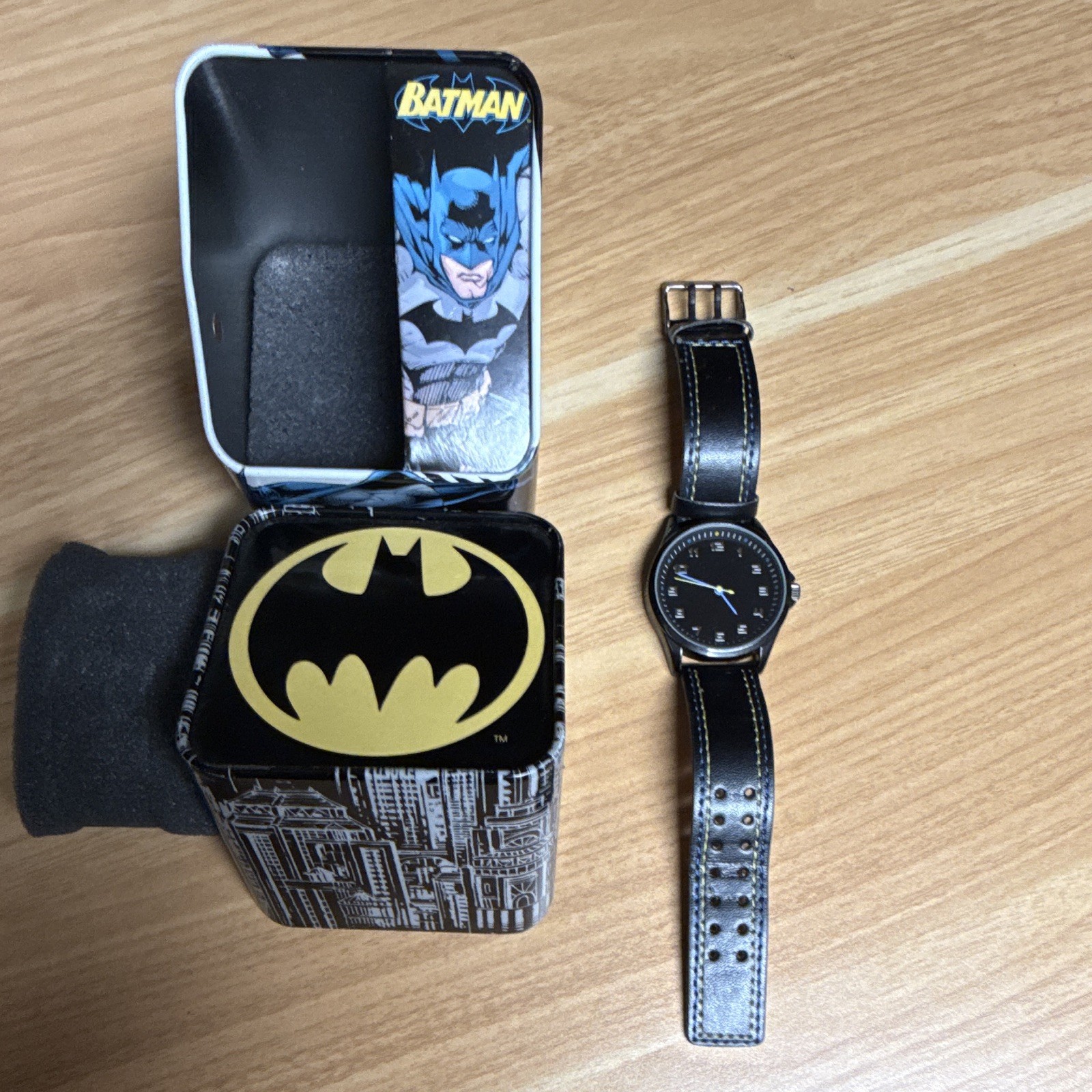 DC Comics Batman Analog Wristwatch Black Dial Leather Strap Tin Boy’s Children’s
