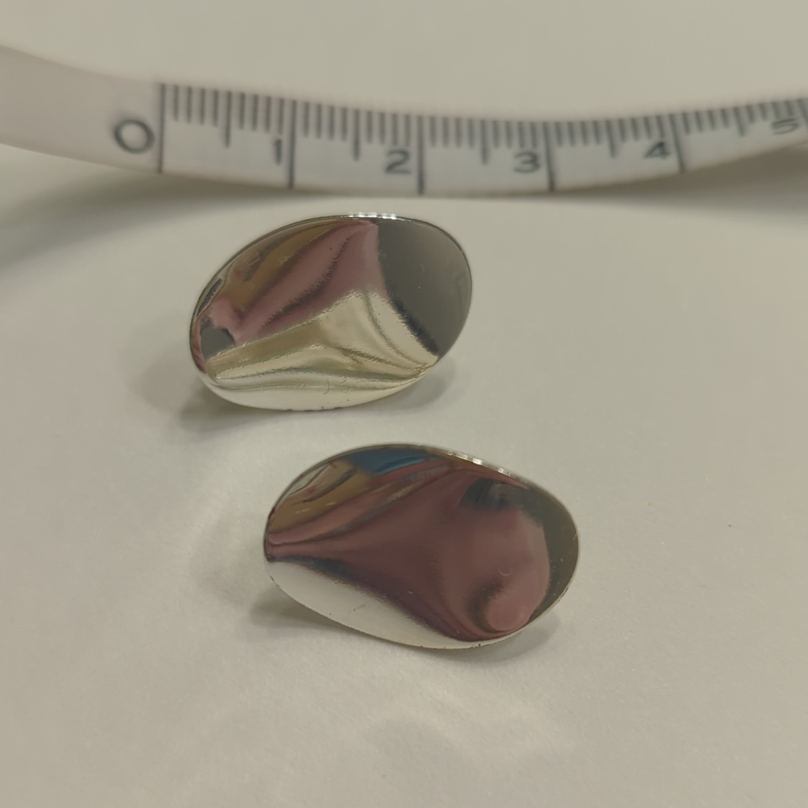 Vintage Sarah Coventry “Silver Liquid Teardrop” Smooth Modernist Clip On Earring
