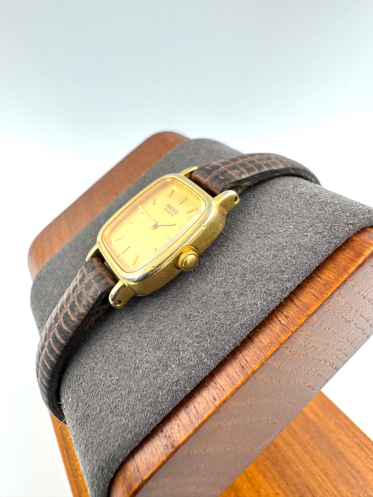 vintage seiko 17mm Women Quartz Watch New Battery working 2Y00-5A00 TANK f2342