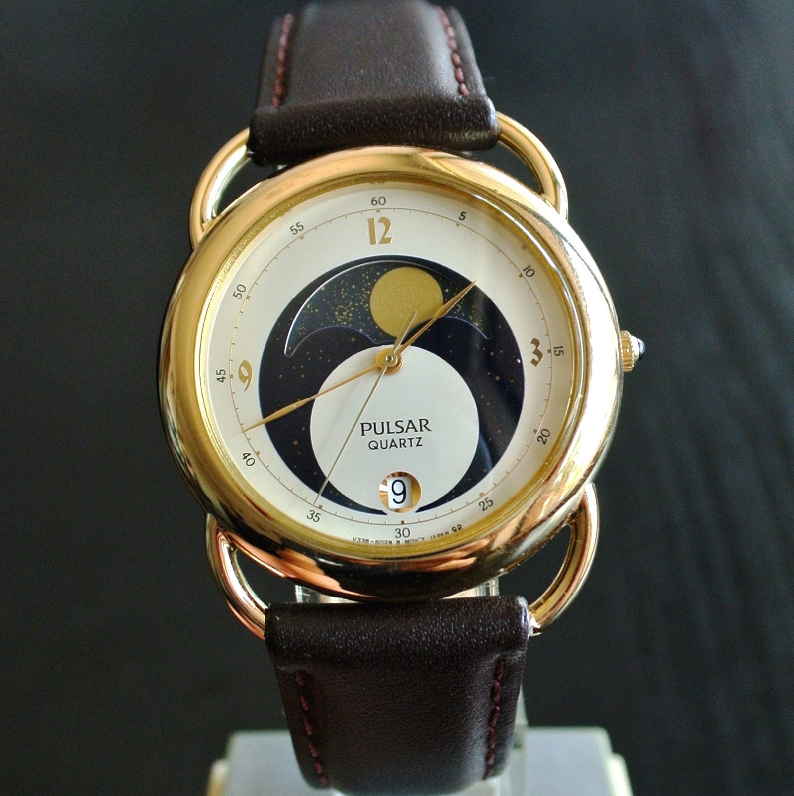 VINTAGE PULSAR SEIKO DATE ELEGANT MOON PHASE QUARTZ MEN’S GOLD BROWN DRESS WATCH