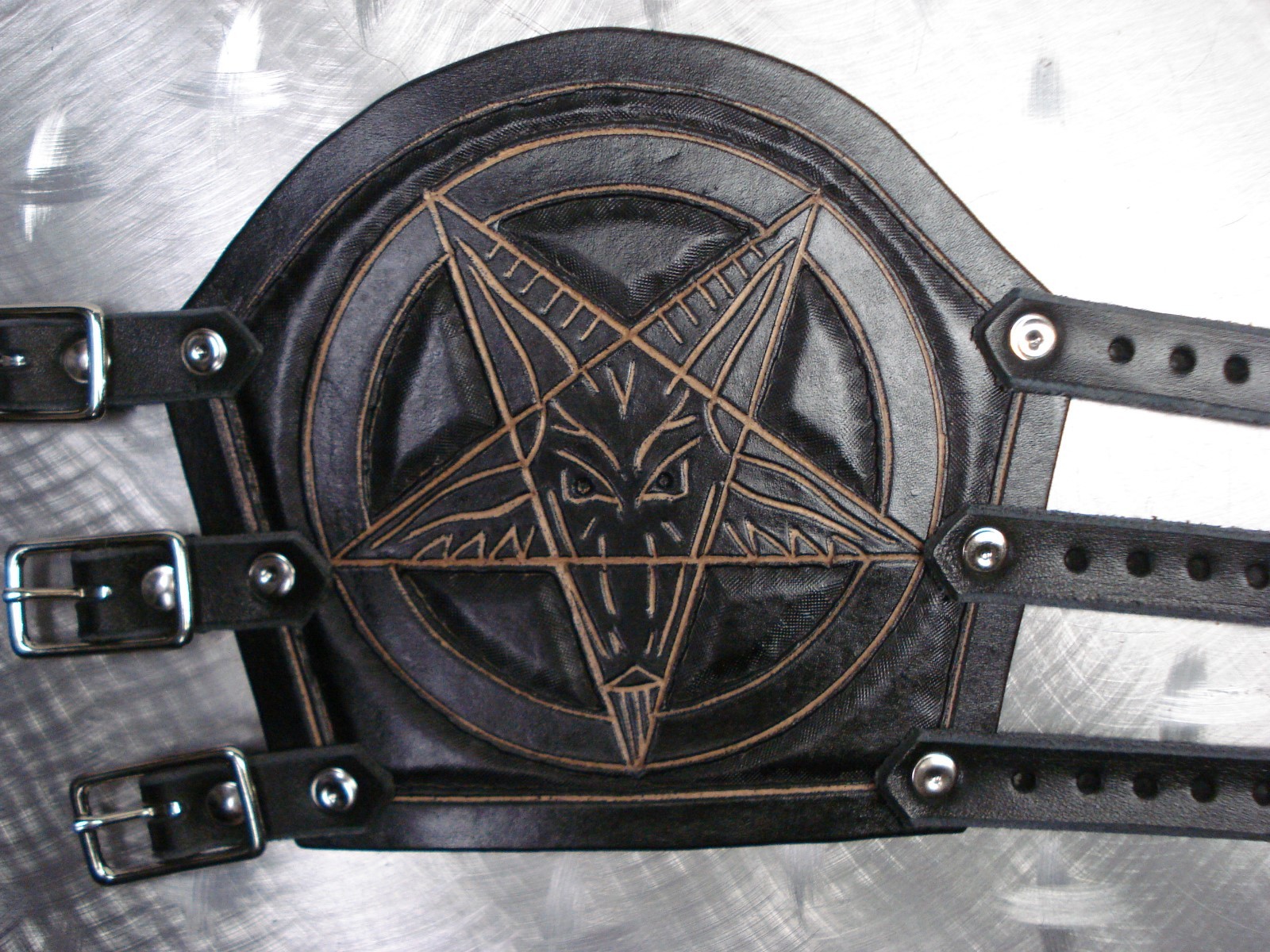 SETHERIAL.. LEATHER CARVED PENTAGRAM GAUNTLET. BLACK METAL (MDLG0329)