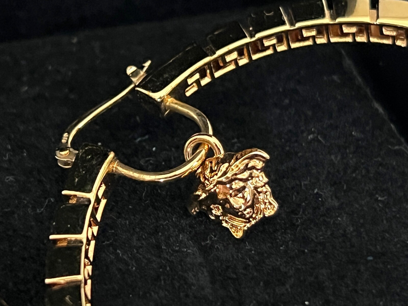 NIB Versace Medusa Logo Charm Greca Greek Key Gold Large Curved Hoop Earrings