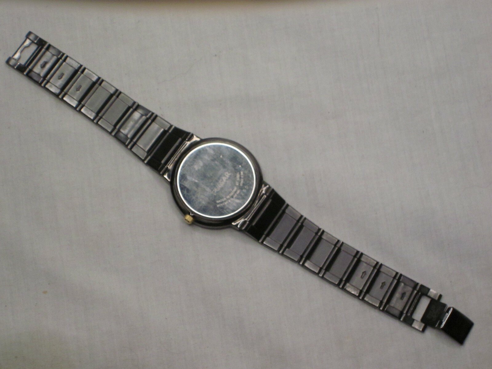 pre-owned PULSAR wristwatch date time VX42-X106 black w/ gold accent