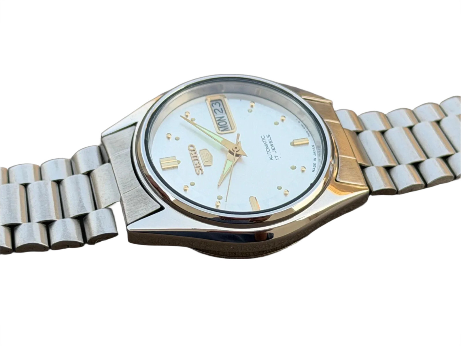 Seiko 5 Automatic Men’s Watch — Silver Dial, 17 Jewels, Vintage — S-124